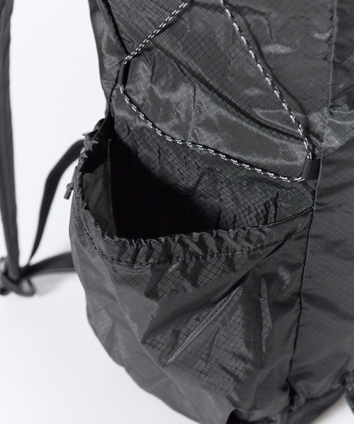 and wander(アンドワンダー)の「and wander/アンドワンダー sil daypack コーデュラナイロン デイパック ブランドロゴ パッカブル シルデイパック 雨の日 撥水性 2026年秋冬 秋服(バックパック/リュック・メンズ・ブラック・FREE)」の12枚目の写真