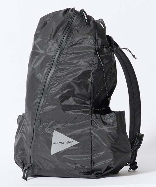 and wander(アンドワンダー)の「and wander/アンドワンダー sil daypack コーデュラナイロン デイパック ブランドロゴ パッカブル シルデイパック 雨の日 撥水性 2026年秋冬 秋服(バックパック/リュック・メンズ・ブラック・FREE)」の19枚目の写真