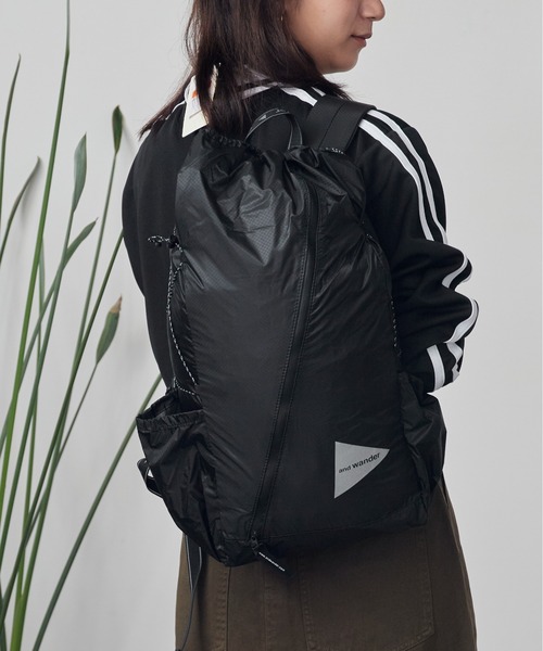 and wander(アンドワンダー)の「and wander/アンドワンダー sil daypack コーデュラナイロン デイパック ブランドロゴ パッカブル シルデイパック 雨の日 撥水性 2026年秋冬 秋服(バックパック/リュック・メンズ・ブラック・FREE)」の21枚目の写真
