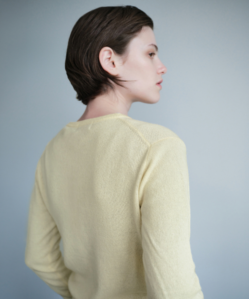 MUSINSA STANDARD WOMAN（ムシンサスタンダードウーマン）の「[プラス] ウィメンズ カシミヤ100 ラウンドネックカーディガン [バター]（カーディガン/ボレロ・レディース・その他・SMALL/MEDIUM/LARGE）」の5枚目の写真