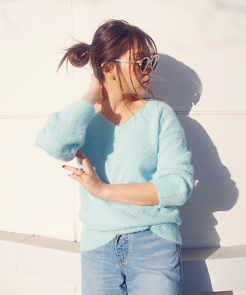 Ungrid（アングリッド）の「フェザーヤーンＶネックニット（ニット/セーター・レディース・ピンク/イエロー/ミント・FREE）」の2枚目の写真