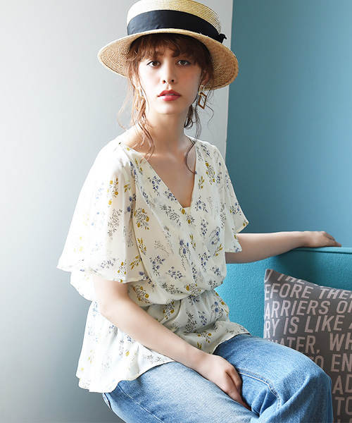 Luz Llena(ラズレナ)の「花柄カシュクールシフォントップス(シャツ/ブラウス・レディース・ブラック/オフホワイト・MEDIUM)」の2枚目の写真