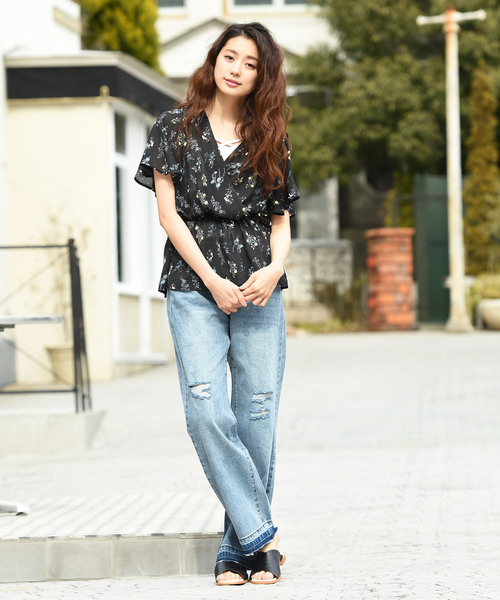 Luz Llena(ラズレナ)の「花柄カシュクールシフォントップス(シャツ/ブラウス・レディース・ブラック/オフホワイト・MEDIUM)」の8枚目の写真