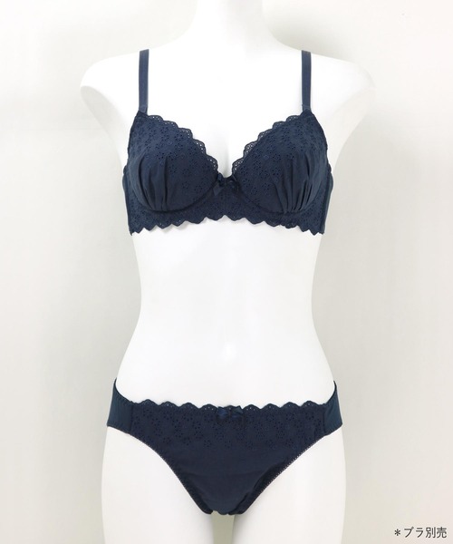 fran de lingerie(フランデランジェリー)の「ブルーデイもブラとショーツはお揃いデザインが叶うウィングポケット付き「コットンドラジェ」サニタリーショーツ(ショーツ・レディース・ネイビー/ブラック/シルバーグレー/ダークブルー/クリアブラック・L/M)」の6枚目の写真