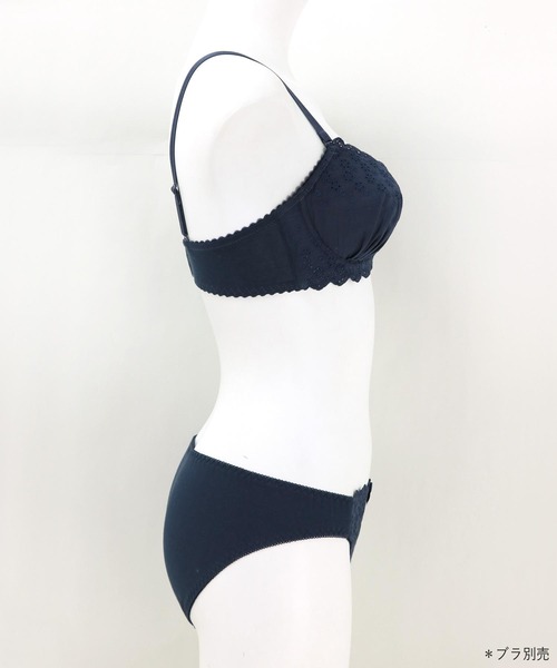 fran de lingerie(フランデランジェリー)の「ブルーデイもブラとショーツはお揃いデザインが叶うウィングポケット付き「コットンドラジェ」サニタリーショーツ(ショーツ・レディース・ネイビー/ブラック/シルバーグレー/ダークブルー/クリアブラック・L/M)」の7枚目の写真