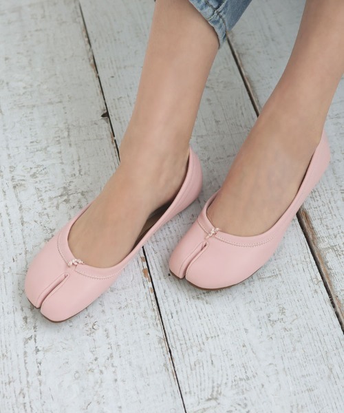 DONOBAN（ドノバン）の「【ブラック系その他/ZOZO限定カラー】フラット足袋パンプス（パンプス・レディース・ホワイト/ブラック/シルバー/ベージュ/ブラウン/レッド/グレイッシュベージュ/グリーン系その他/グリーン/ネイビー/ブラック系その他/アイボリー/ピンク/レッド系その他/シルバー系その他/ブラック系その他2・22.5cm/23.0cm/23.5cm/24.0cm/24.5cm/25.0cm）」の12枚目の写真