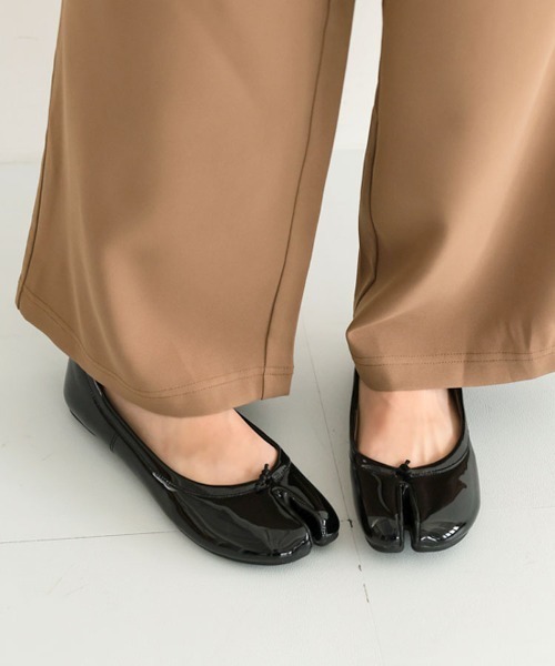 DONOBAN（ドノバン）の「【ブラック系その他/ZOZO限定カラー】フラット足袋パンプス（パンプス・レディース・ホワイト/ブラック/シルバー/ベージュ/ブラウン/レッド/グレイッシュベージュ/グリーン系その他/グリーン/ネイビー/ブラック系その他/アイボリー/ピンク/レッド系その他/シルバー系その他/ブラック系その他2・22.5cm/23.0cm/23.5cm/24.0cm/24.5cm/25.0cm）」の5枚目の写真