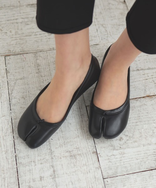 DONOBAN（ドノバン）の「【ブラック系その他/ZOZO限定カラー】フラット足袋パンプス（パンプス・レディース・ホワイト/ブラック/シルバー/ベージュ/ブラウン/レッド/グレイッシュベージュ/グリーン系その他/グリーン/ネイビー/ブラック系その他/アイボリー/ピンク/レッド系その他/シルバー系その他/ブラック系その他2・22.5cm/23.0cm/23.5cm/24.0cm/24.5cm/25.0cm）」の21枚目の写真