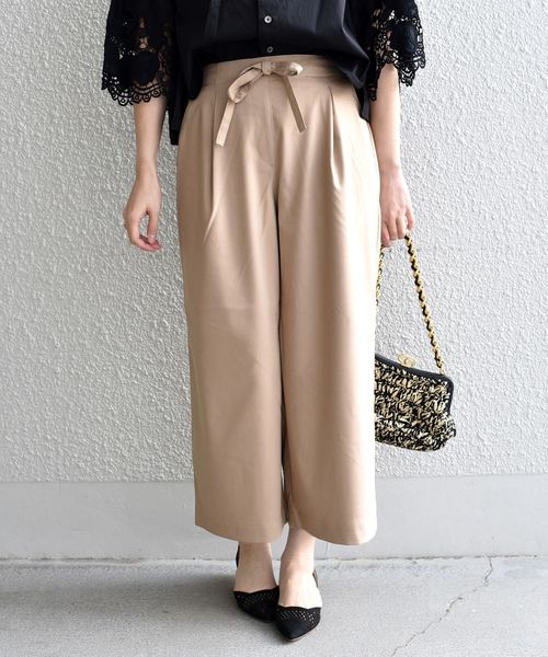 SHIPS Days(シップスデイズ)の「SHIPS Days STANDARD:タックワイドパンツ(その他パンツ・レディース・ネイビー/グレー/ベージュ・M~L/S~M)」の2枚目の写真