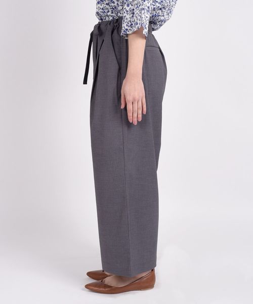 SHIPS Days(シップスデイズ)の「SHIPS Days STANDARD:タックワイドパンツ(その他パンツ・レディース・ネイビー/グレー/ベージュ・M~L/S~M)」の5枚目の写真