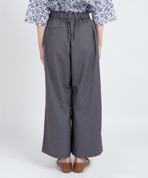 SHIPS Days(シップスデイズ)の「SHIPS Days STANDARD:タックワイドパンツ(その他パンツ・レディース・ネイビー/グレー/ベージュ・M~L/S~M)」の6枚目の写真