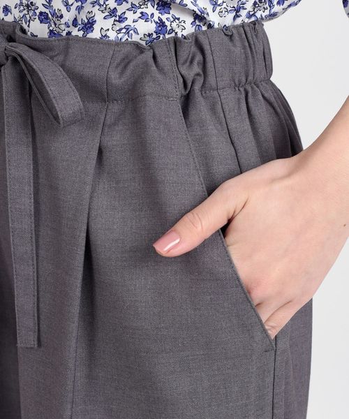 SHIPS Days(シップスデイズ)の「SHIPS Days STANDARD:タックワイドパンツ(その他パンツ・レディース・ネイビー/グレー/ベージュ・M~L/S~M)」の8枚目の写真