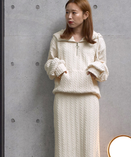 w closet（ダブルクローゼット）の「ケーブル柄ニットソーフーディ（パーカー・レディース・ベージュ/オフホワイト/スモークグレー・FREE）」の7枚目の写真