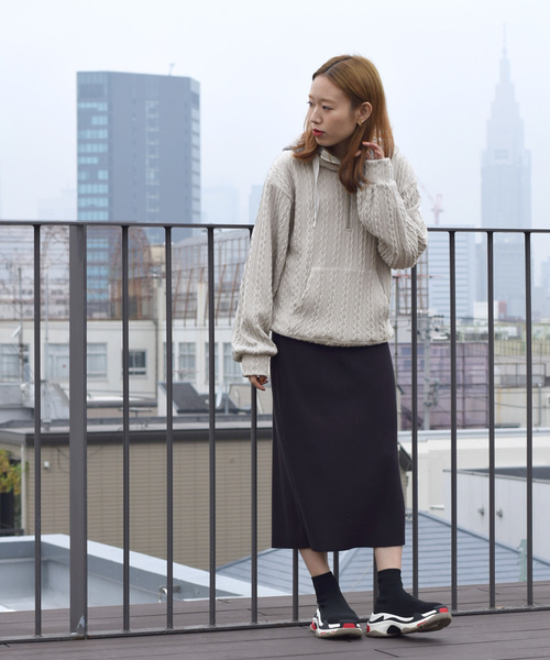 w closet（ダブルクローゼット）の「ケーブル柄ニットソーフーディ（パーカー・レディース・ベージュ/オフホワイト/スモークグレー・FREE）」の11枚目の写真