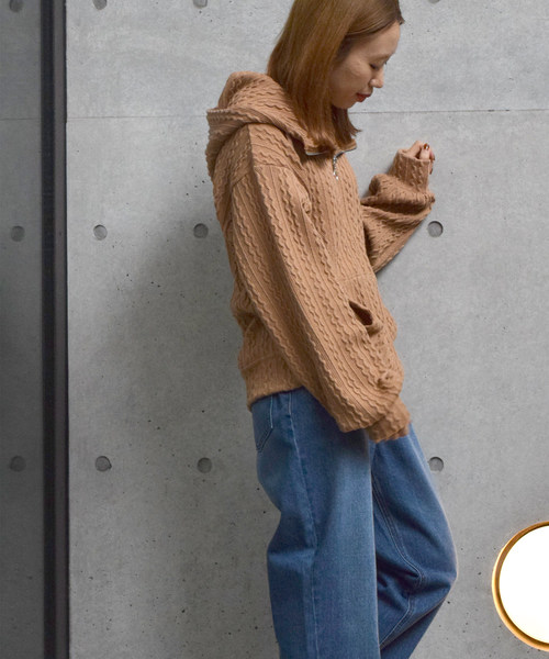 w closet（ダブルクローゼット）の「ケーブル柄ニットソーフーディ（パーカー・レディース・ベージュ/オフホワイト/スモークグレー・FREE）」の18枚目の写真