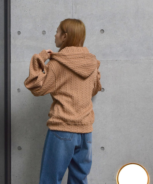 w closet（ダブルクローゼット）の「ケーブル柄ニットソーフーディ（パーカー・レディース・ベージュ/オフホワイト/スモークグレー・FREE）」の19枚目の写真