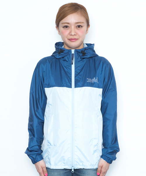 X-girl（エックスガール）の「LIGHT WEIGHT JUMPER（ナイロンジャケット・レディース・ブラック/レッド/ブルー・2/1）」の3枚目の写真