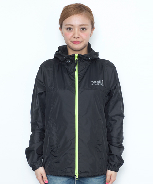 X-girl（エックスガール）の「LIGHT WEIGHT JUMPER（ナイロンジャケット・レディース・ブラック/レッド/ブルー・2/1）」の2枚目の写真