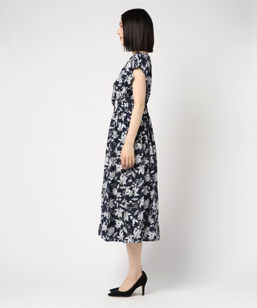 n'ee-ne（ネーネ）の「フラワープリントエンパイヤーワンピース（ワンピース・レディース・グリーン/ネイビー/パープル・FREE）」の4枚目の写真