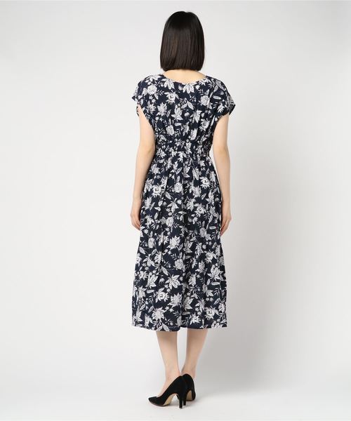 n'ee-ne（ネーネ）の「フラワープリントエンパイヤーワンピース（ワンピース・レディース・グリーン/ネイビー/パープル・FREE）」の5枚目の写真