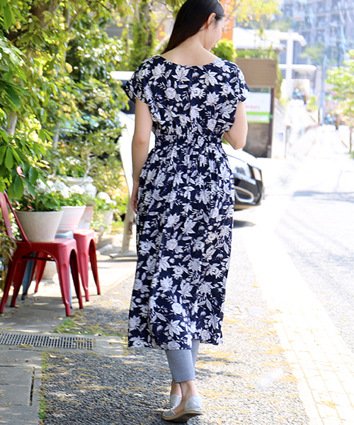 n'ee-ne（ネーネ）の「フラワープリントエンパイヤーワンピース（ワンピース・レディース・グリーン/ネイビー/パープル・FREE）」の12枚目の写真