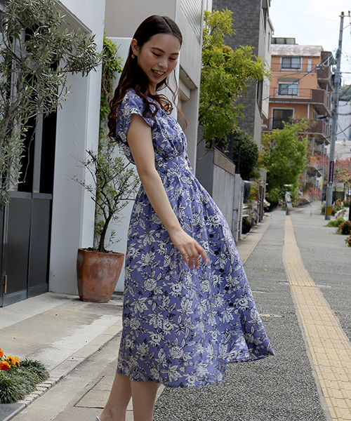 n'ee-ne（ネーネ）の「フラワープリントエンパイヤーワンピース（ワンピース・レディース・グリーン/ネイビー/パープル・FREE）」の21枚目の写真