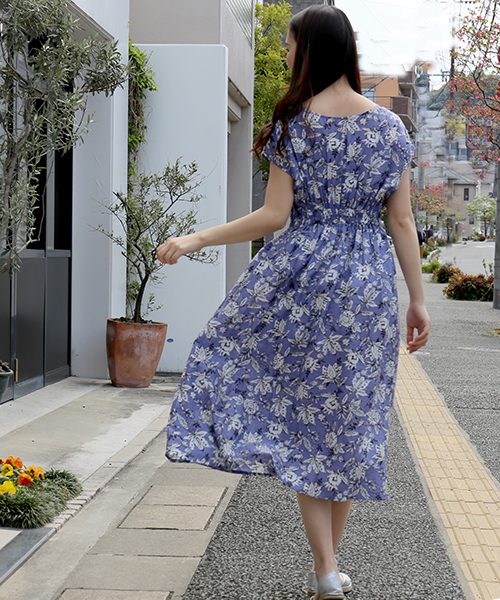 n'ee-ne（ネーネ）の「フラワープリントエンパイヤーワンピース（ワンピース・レディース・グリーン/ネイビー/パープル・FREE）」の11枚目の写真