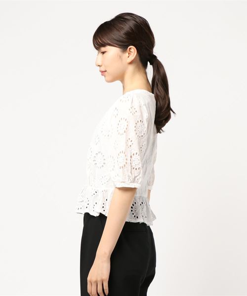 fifth（フィフス）の「コットンレースフラワーブラウス（シャツ/ブラウス・レディース・ホワイト・MEDIUM）」の2枚目の写真