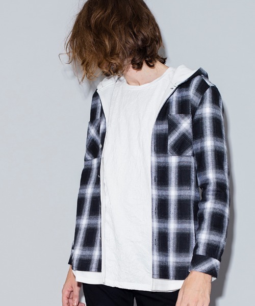 NO ID.（ノーアイディ）の「ms4160-レイヤードフーデッドチェックルーズＳＨ シャツ（シャツ/ブラウス・メンズ・ホワイト/レッド/ブルー・1/2）」の2枚目の写真