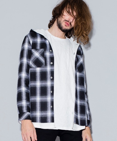 NO ID.（ノーアイディ）の「ms4160-レイヤードフーデッドチェックルーズＳＨ シャツ（シャツ/ブラウス・メンズ・ホワイト/レッド/ブルー・1/2）」の7枚目の写真