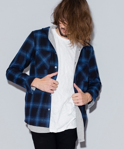 NO ID.（ノーアイディ）の「ms4160-レイヤードフーデッドチェックルーズＳＨ シャツ（シャツ/ブラウス・メンズ・ホワイト/レッド/ブルー・1/2）」の4枚目の写真