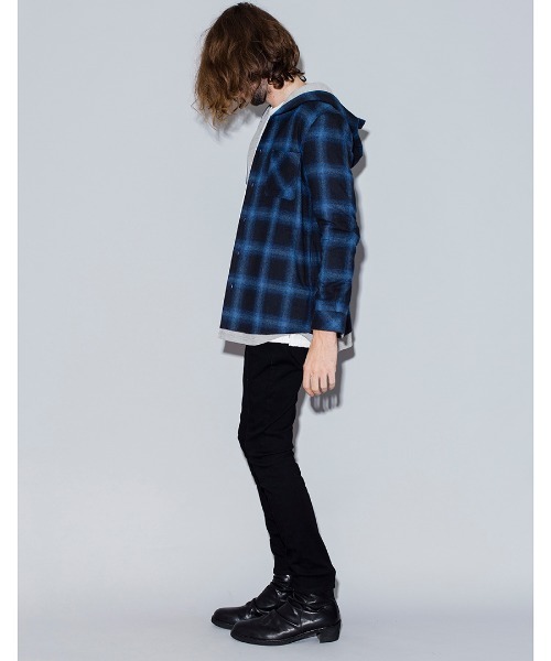 NO ID.（ノーアイディ）の「ms4160-レイヤードフーデッドチェックルーズＳＨ シャツ（シャツ/ブラウス・メンズ・ホワイト/レッド/ブルー・1/2）」の14枚目の写真