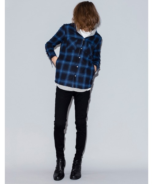 NO ID.（ノーアイディ）の「ms4160-レイヤードフーデッドチェックルーズＳＨ シャツ（シャツ/ブラウス・メンズ・ホワイト/レッド/ブルー・1/2）」の12枚目の写真