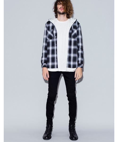 NO ID.（ノーアイディ）の「ms4160-レイヤードフーデッドチェックルーズＳＨ シャツ（シャツ/ブラウス・メンズ・ホワイト/レッド/ブルー・1/2）」の5枚目の写真