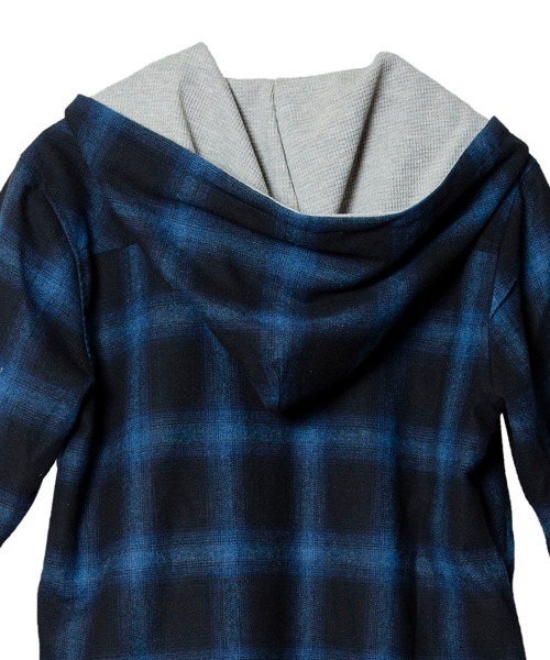 NO ID.（ノーアイディ）の「ms4160-レイヤードフーデッドチェックルーズＳＨ シャツ（シャツ/ブラウス・メンズ・ホワイト/レッド/ブルー・1/2）」の13枚目の写真