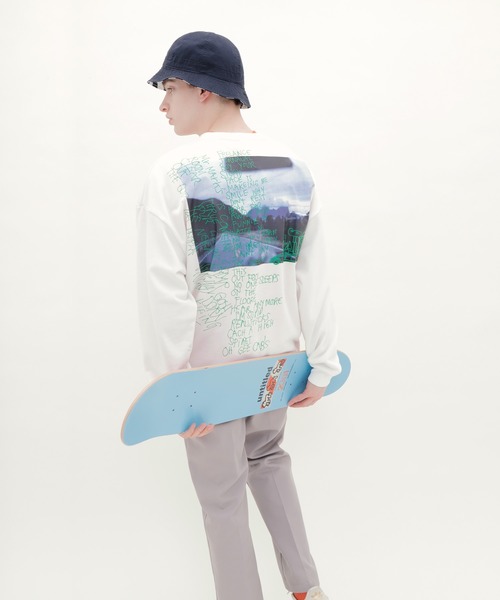 Mark Gonzales(マーク・ゴンザレス)の「Mark Gonzales/マークゴンザレス EMMA CLOTHES別注 背面プリント ビッグシルエット プルオーバースウェット(スウェット・メンズ・ホワイト系その他/ブラック系その他/ベージュ系その他/ブルー系その他/ホワイト系その他2/ブラック系その他2/ベージュ系その他2/ブルー系その他2・FREE)」の18枚目の写真