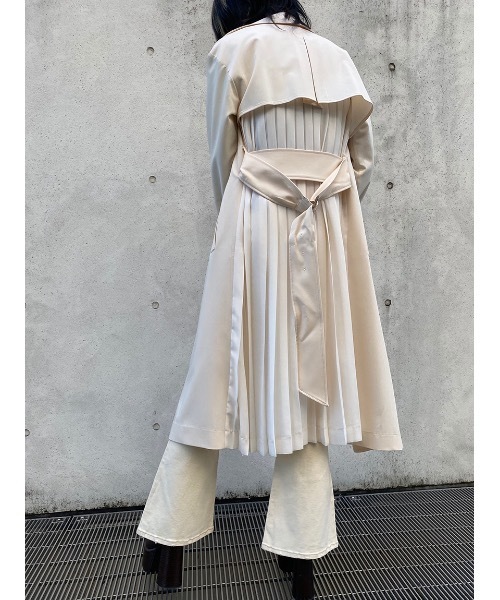 one way（ワンウェイ）の「バックプリーツトレンチ（トレンチコート・レディース・ホワイト/ベージュ/ライトピンク・M）」の2枚目の写真