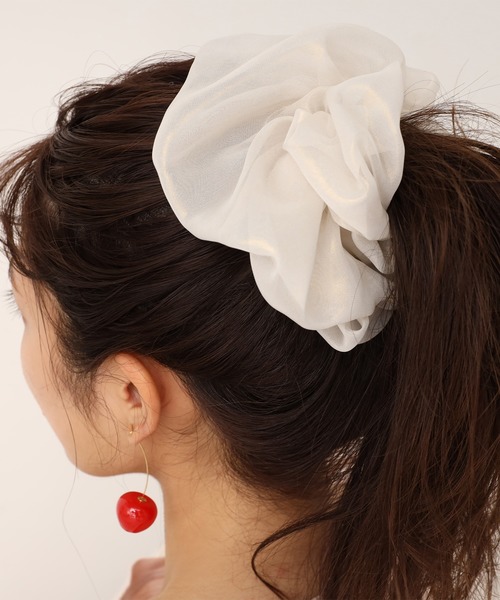 one after another NICE CLAUP（ワンアフターアナザーナイスクラップ）の「ボリュームシュシュ（その他小物・レディース・クリア/ピンク/グレー/オレンジ/ピンク系その他/ホワイト/モカ/シルバー・FREE）」の2枚目の写真