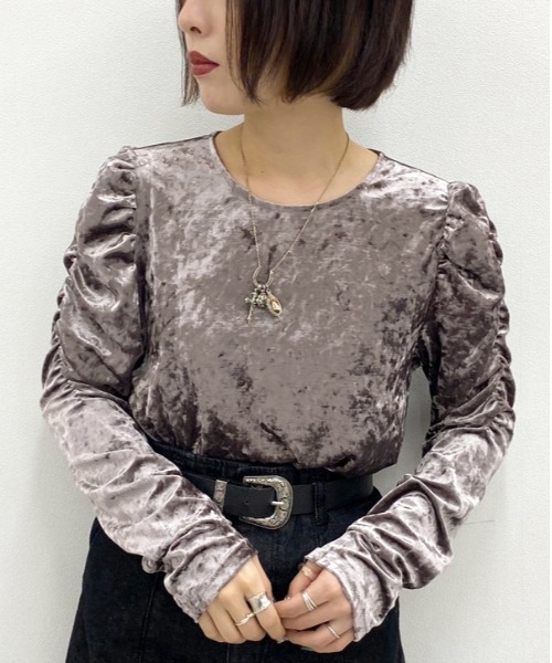 apres jour mignon(アプレジュールミニョン)の「ベロア袖コンシャストップス【ZOZOTOWN限定アイテム】(Tシャツ/カットソー・レディース・ブラック/ダークブラウン/パープル・X-LARGE/フリー)」の1枚目の写真