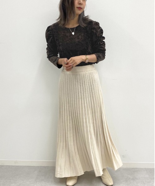 apres jour mignon(アプレジュールミニョン)の「ベロア袖コンシャストップス【ZOZOTOWN限定アイテム】(Tシャツ/カットソー・レディース・ブラック/ダークブラウン/パープル・X-LARGE/フリー)」の15枚目の写真