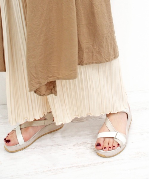 あしながおじさん（アシナガオジサン）の「アシンメトリースポーツサンダル / あしながおじさん（サンダル・レディース・ブラック/ベージュ/アイボリー・LL/S/M/L）」の2枚目の写真