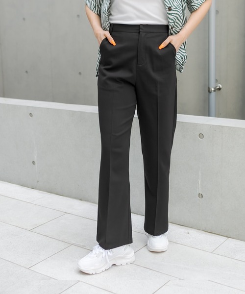 RASVOA(ラスボア)の「【WEB限定】センタープレスフレアスラックス(その他パンツ・レディース・ブラック/グリーン系その他/グレイッシュベージュ・FREE)」の1枚目の写真