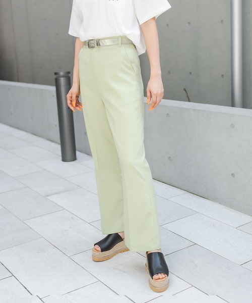 RASVOA(ラスボア)の「【WEB限定】センタープレスフレアスラックス(その他パンツ・レディース・ブラック/グリーン系その他/グレイッシュベージュ・FREE)」の4枚目の写真