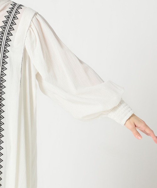 JOURNAL STANDARD relume（ジャーナルスタンダード　レリューム）の「タックスリーブエンブロイダリーワンピース◆（ワンピース・レディース・ホワイト/ネイビー・FREE）」の18枚目の写真