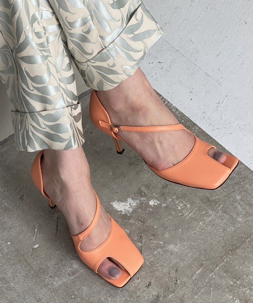 chuclla(チュクラ)の「【chuclla】【2021/SS】Asymmetry cutting-toe pumps chs143(パンプス・レディース・ブラック/ベージュ/ホワイト/オレンジ・40/37/38/36/39)」の4枚目の写真