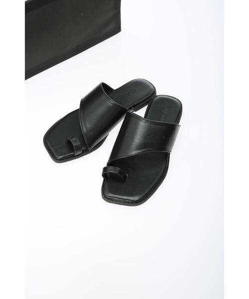 koe（コエ）の「スクエアトゥトングサンダル*（サンダル・レディース・ブラック/ベージュ・M/L）」の4枚目の写真