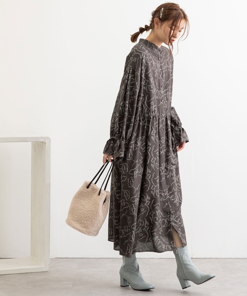 POU DOU DOU（プードゥドゥ）の「線画プリントワンピース（ワンピース・レディース・ダークグレー/キナリ・3）」の5枚目の写真