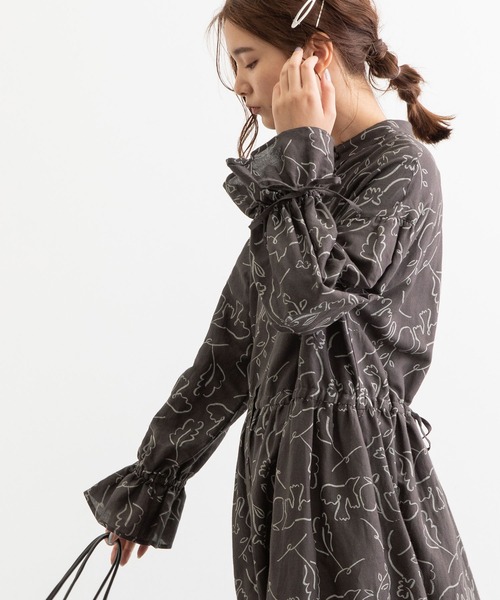 POU DOU DOU（プードゥドゥ）の「線画プリントワンピース（ワンピース・レディース・ダークグレー/キナリ・3）」の8枚目の写真
