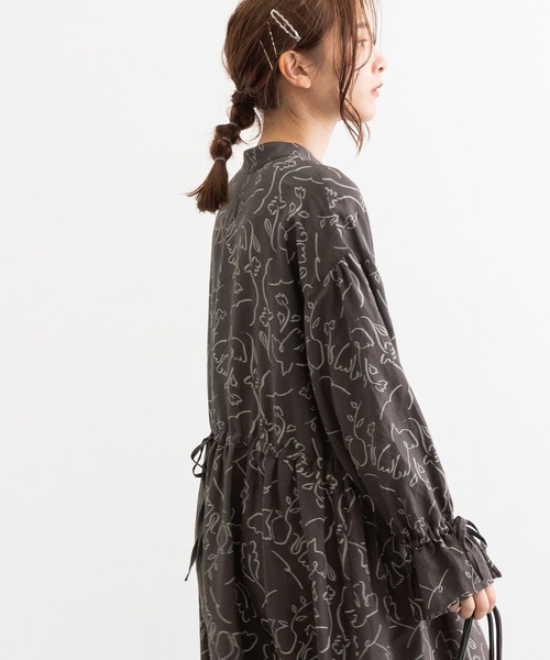 POU DOU DOU（プードゥドゥ）の「線画プリントワンピース（ワンピース・レディース・ダークグレー/キナリ・3）」の9枚目の写真