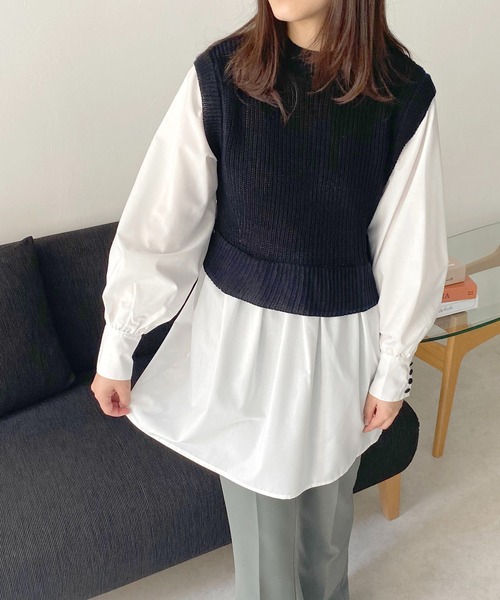 HER CLOSET(ハークローゼット)の「【TwentyThree】ニットベストドッキングシャツ(ベスト・レディース・ブラック/グレー/ダークベージュ/ブルーパープル・FREE)」の2枚目の写真